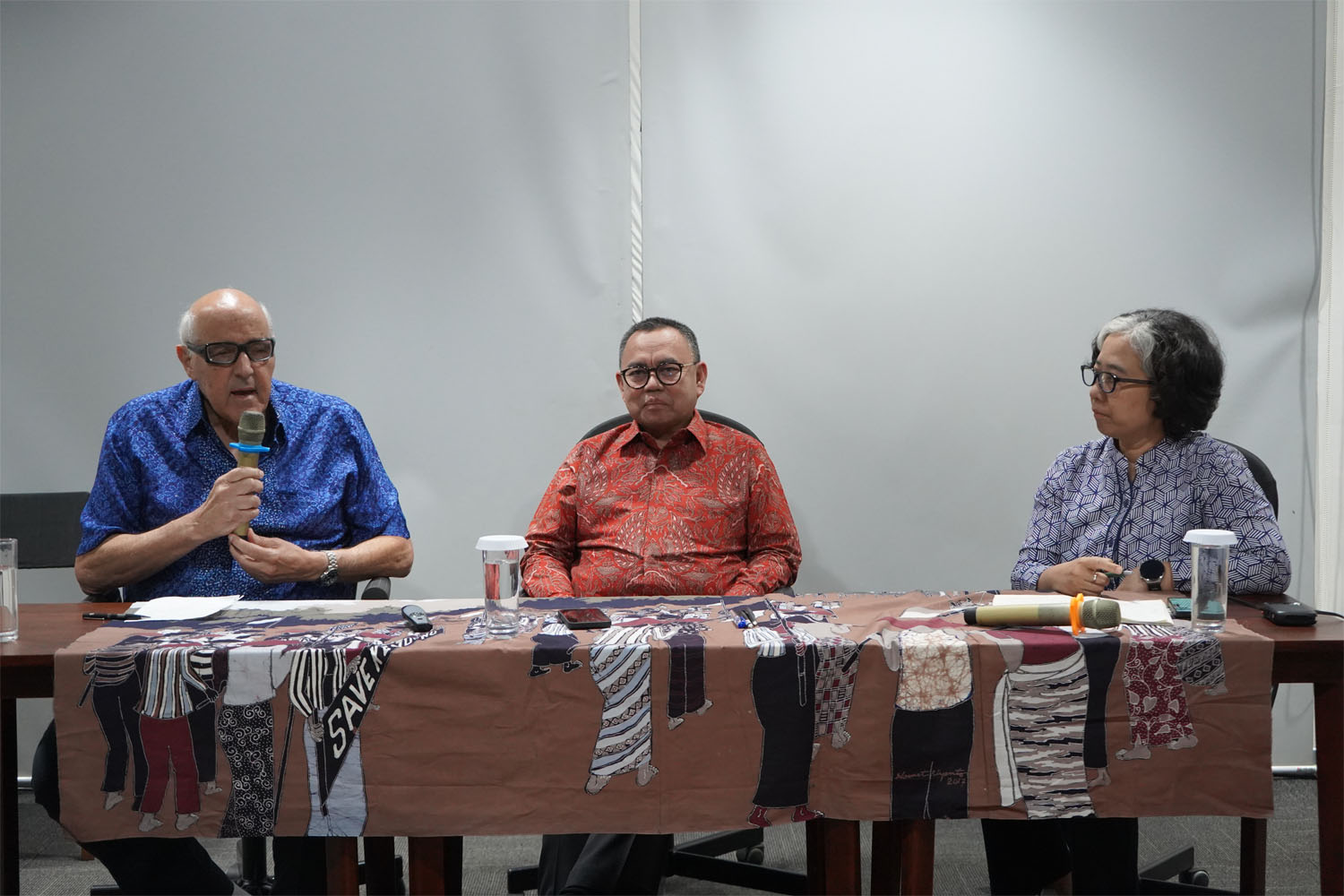 Menempatkan Manusia dan Lingkungan di Pusat Transisi Energi